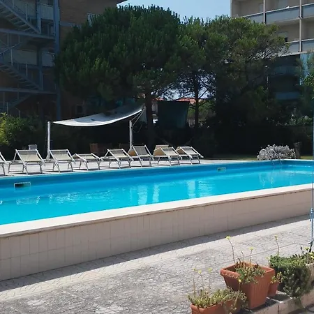 Lamborghini Con Piscina شقة